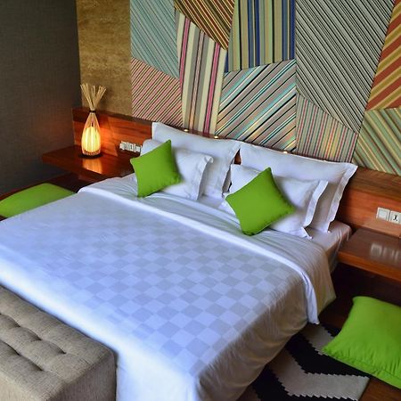 Ts Suites Seminyak Quarto foto A bedroom at the hotel