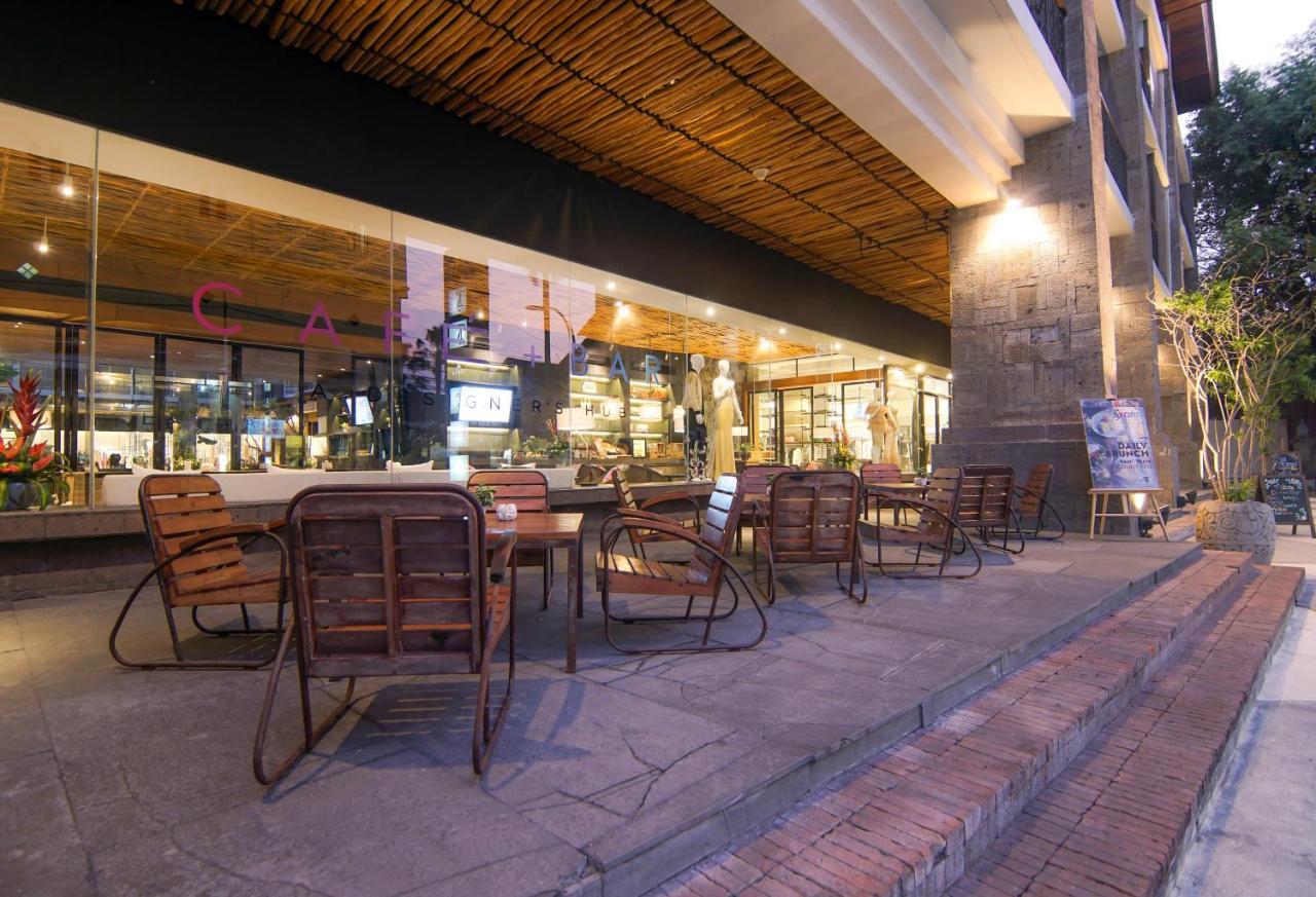 Ts Suites Seminyak Exterior foto A restaurant in the city