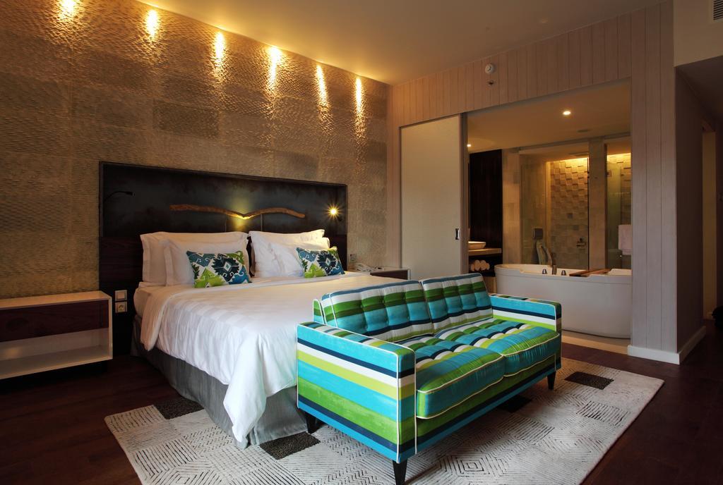 Ts Suites Seminyak Quarto foto A bedroom at the hotel