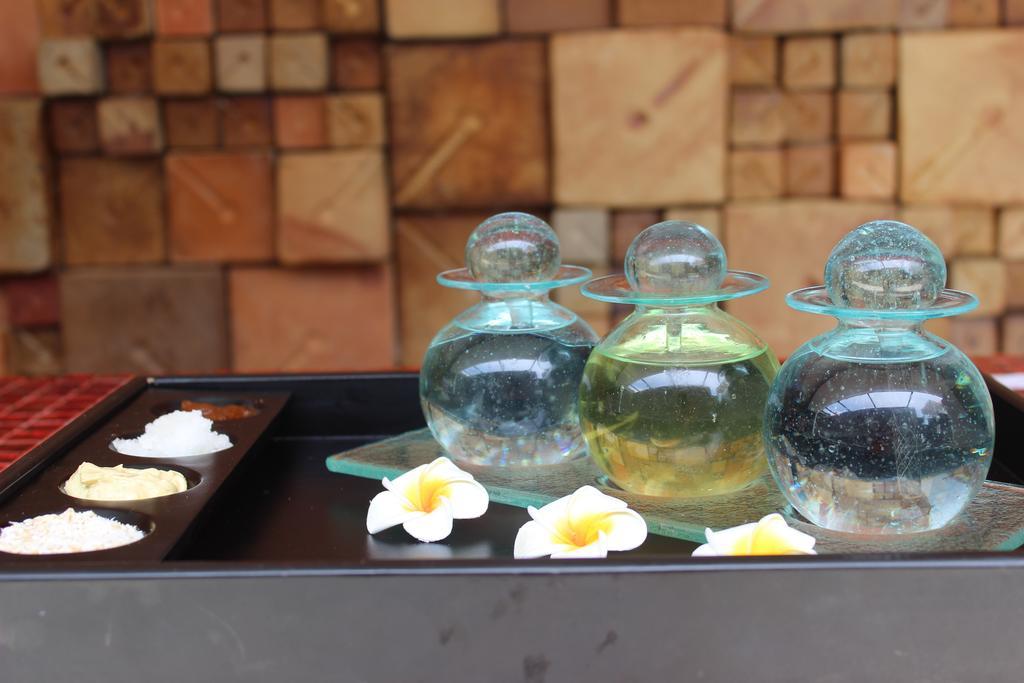 Ts Suites Seminyak Exterior foto Aromatherapy