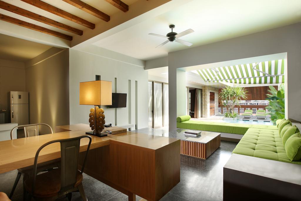 Ts Suites Seminyak Quarto foto Interior of a villa at the resort