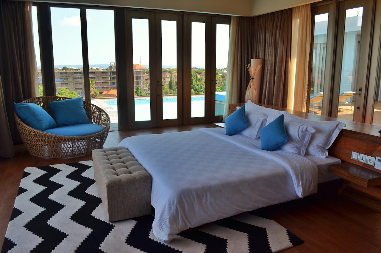 Ts Suites Seminyak Exterior foto A bedroom at the hotel